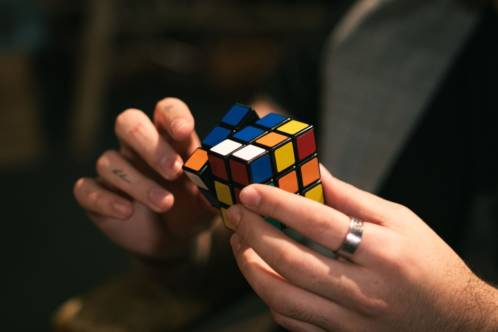 Crédit photo : Amélie Mignon Samuel Foussard gros plan rubik's cube